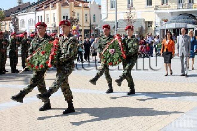 В Хасково отбелязаха Деня на Независимостта с поднасяне на цветя и венци