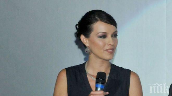 Жест! Виктория Петрова си острига косата заради болна от рак, дари й я за перука (снимка)