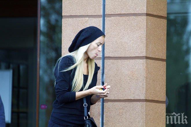 Първо в ПИК! Сестрата и майката на Диляна Попова неотлъчно до нея, Блатечки не идва на свиждане (папарашки снимки)