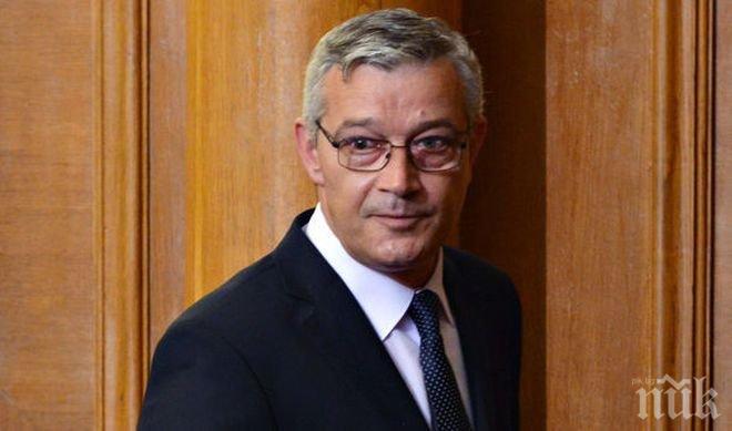 Цветан Гунев: БНБ не одобрява банковите кредити, медиите предизвикаха кризата в КТБ, тя не е пирамида!