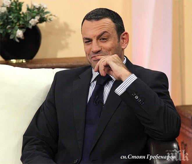 Резил! Юксел Кaдриев се гримира и извън ефир (снимка)
