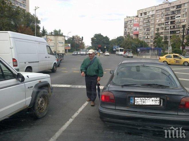 Мъж изскача пред колите на Трапезица в Бургас, за да проси