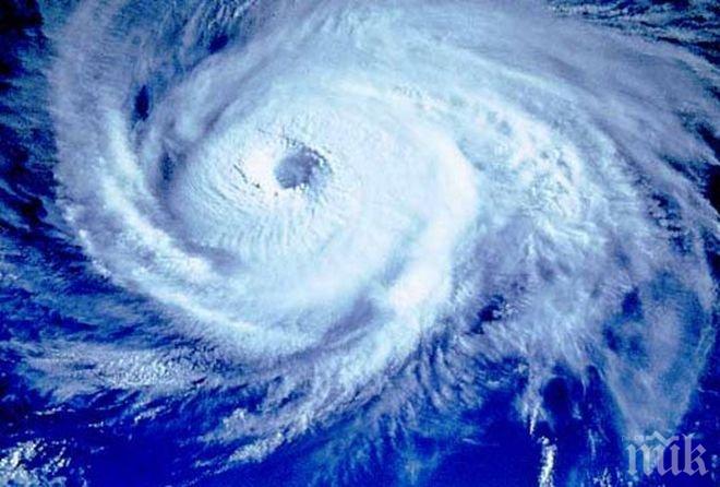 Евакуираха над 250 000 души заради тайфуна Феникс