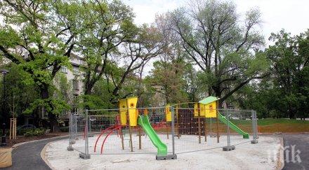 първо пик ужас докторската градина дете опасност живота заради скъсана люлка