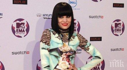 джеси джей предизвика хакерите нямам търпение видя голите снимки интернет