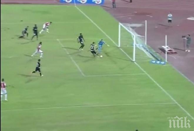 Цяла Гърция се смее на злополучен футболист (видео)
