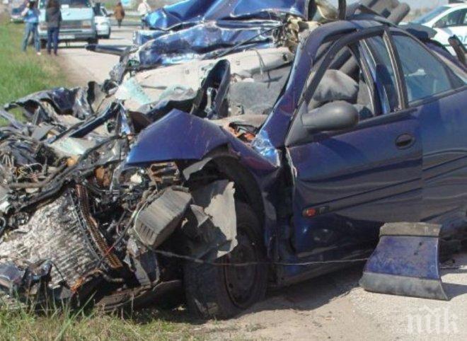 Кошмар в Русе! Мъж с опасност за живота в зверска катастрофа - седалката му изхвърчала на 30 метра