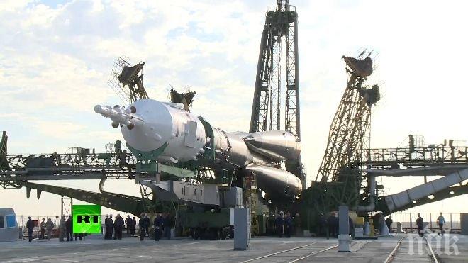 Един от слънчевите панели на космическия кораб Союз ТМА-14М не се е отворил