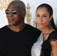 Майк Тайсън хванал жена си на калъп с Брад Пит