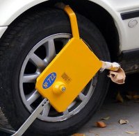 Шофьор на бус отпраши със скоба