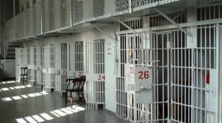 побой затворници бургас