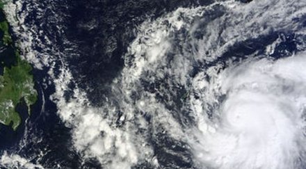 евакуираха 000 филипинци заради тайфуна бофа