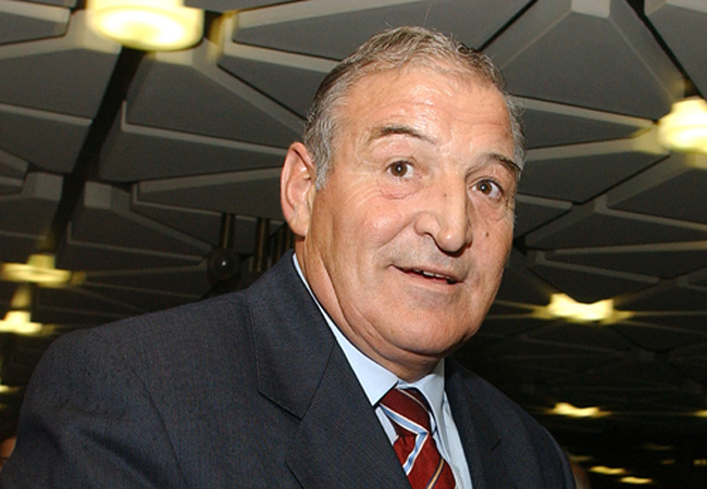 Пенев пред ПИК: Срам! Стадионът в Етрополе има лиценз, а Армията - не?!