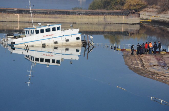 Фери Топ 1 вече е над водата