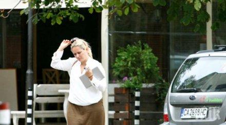 скандал лора крумова скочи бие фоторепортерка налага гърдите