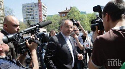 пик параноя подгони станишев лидерът пес крие партизанин прибира българия моника знае маршрута