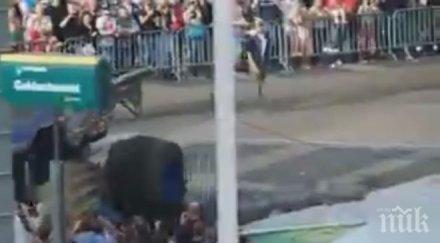 ужасна трагедия автошоу холандия две деца загинаха поне души ранени шокиращо видео