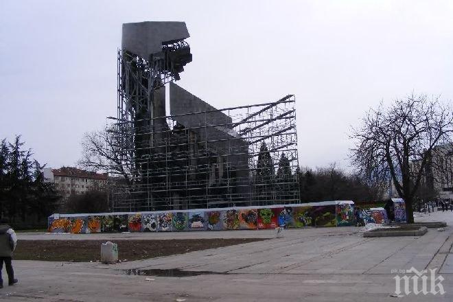 Местят паметника от НДК