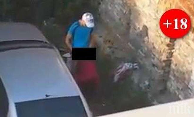 Абсолютен шок! Клиенти се съешават с проститутка на открито в Бургас (скандално видео 18+)

