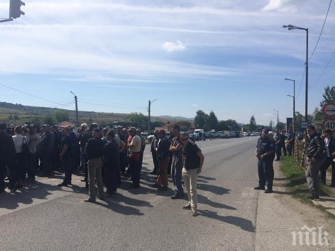 Автошествие на миньори и енергетици блокира пътища в района на Стара Загора
