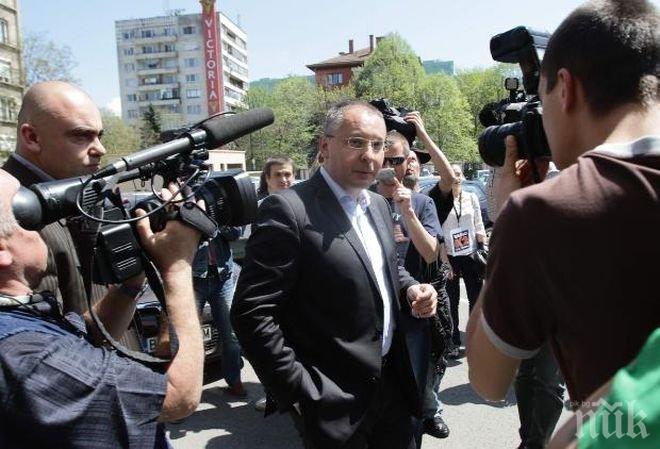 САМО в ПИК! Параноя подгони Станишев! Лидерът на ПЕС се крие като партизанин, когато се прибира в България! Само Моника знае маршрута му!