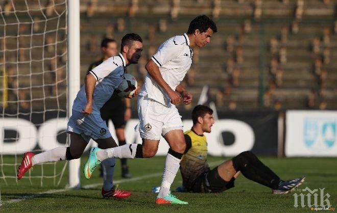 Вековният тим на Славия посреща новака Хасково в битката на дъното