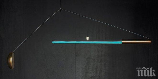 Лампа свети без електричество 