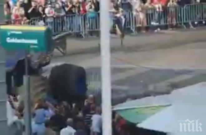 Ужасна трагедия на автошоу в Холандия! Две деца загинаха, поне 15 души са ранени! (шокиращо видео)