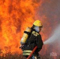 Пожар погълна двуетажна къща и остави две бургаски села без ток