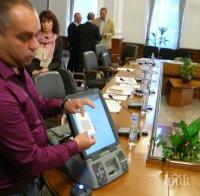 Показаха машините за експерименталното гласуване