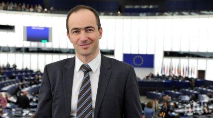 евродепутат герб изригна комунистическите тайни служби обвини скапания преход