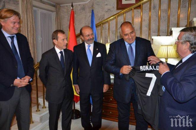 Бойко Борисов уважен от ръководството на Реал, получи фланелка на Роналдо