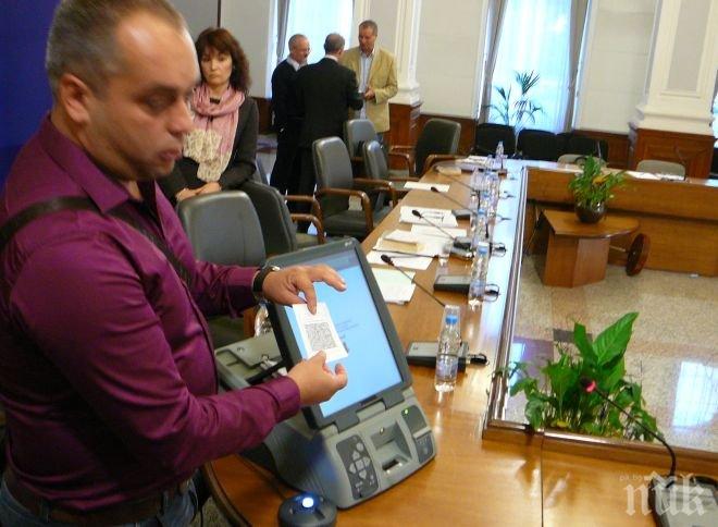 Показаха машините за експерименталното гласуване
