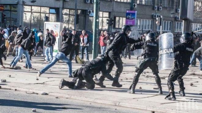 Повече от 56 души са пострадали при сблъсъците в Хонконг 