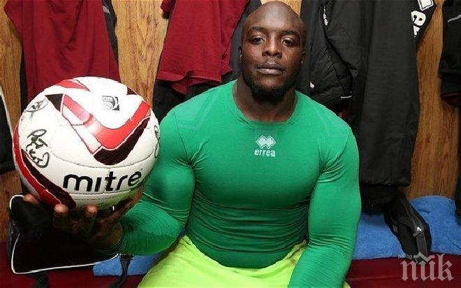 Супермен! Халф на Нюкасъл върти едновременно две съпруги и любовница

