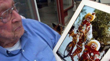 почина рекордьорът стар клоун света