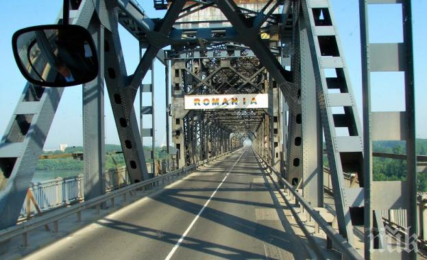 Заловиха 54 нелегални имигранти в камион на Дунав мост