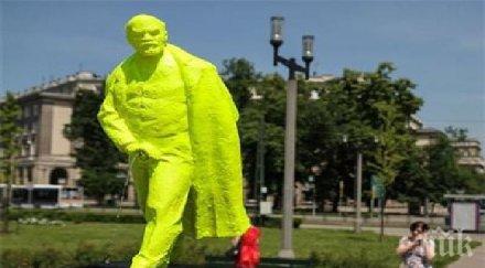 облякоха паметник ленин украинска носия