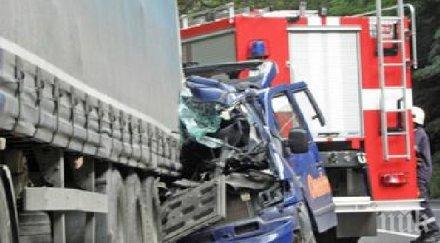зверска верижна катастрофа български тир гърция души мъртви ранени обновена