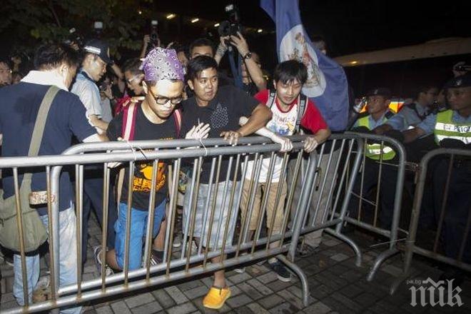 Протестиращите в Хонконг отказаха да преговарят с правителството