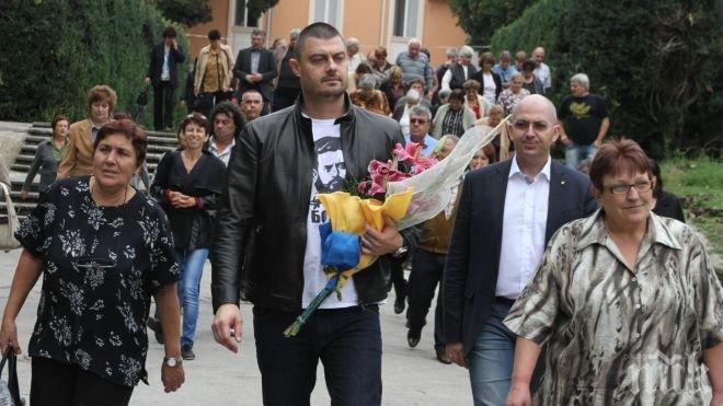 Бареков ексклузивно пред ПИК: Правителство трябва да има! Борисов? Не коментирам тази вечер! Нека политиците да покажат смирение, иначе стават смешни!