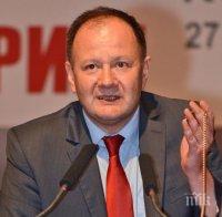 Миков пита своите с пленум за властта