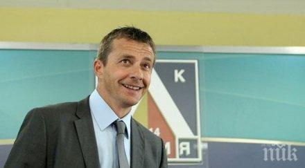 минал левски треньор започва англия