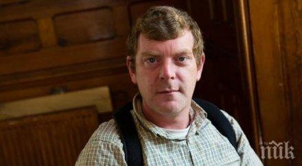 мъж оцеля пожар наводнения стъпкване кон снимки