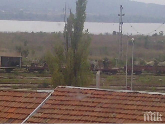 Снимки взривиха Фейсбук: Докараха оръжия на гарата във Варна!