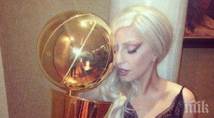 шоу берлин лейди гага снима баскетболна купа