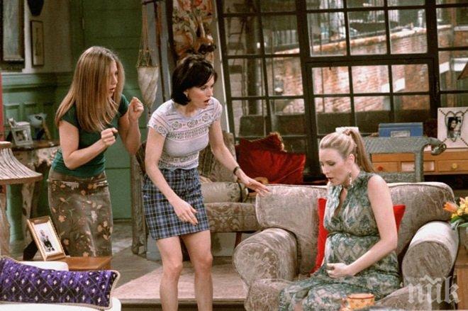 Кортни Кокс, Лиса Кудроу и Дженифър Анистън ще си партнират в нов сериал?