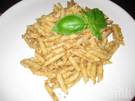 Драма! Сама болна майка на 3 деца ги храни само с макарони