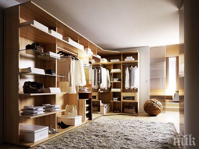 Задигнаха 25 бона от гардероб