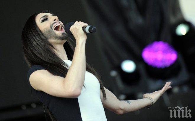 Кончита Вурст пя в Европейския парламент безплатно